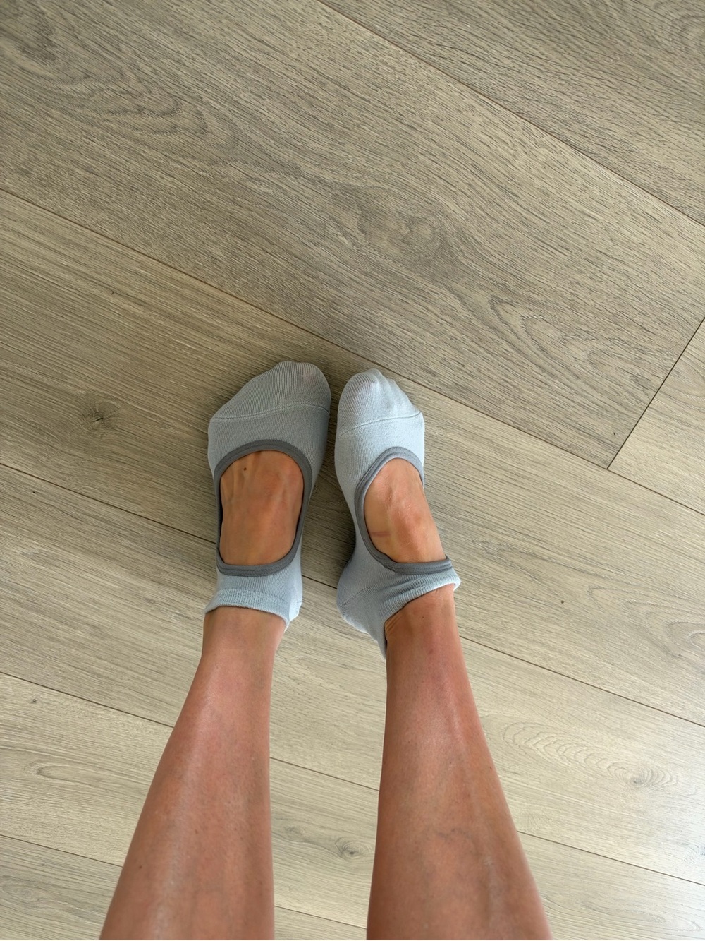 HUE Light Gray Womenโs No-Show Ballet Socks